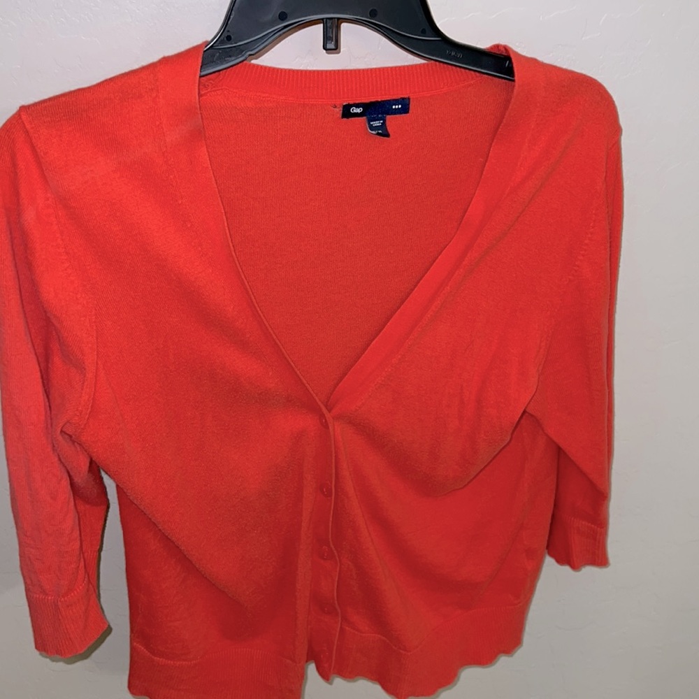 Gap bright pink sweater 3/4 sleeves. Size M